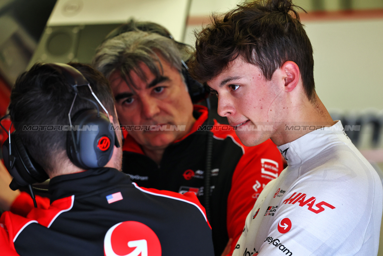 TEST BAHRAIN, Oliver Bearman (GBR) Haas F1 Team.

26.02.2025. Formula 1 Testing, Sakhir, Bahrain, Day One.

- www.xpbimages.com, EMail: requests@xpbimages.com © Copyright: Charniaux / XPB Images