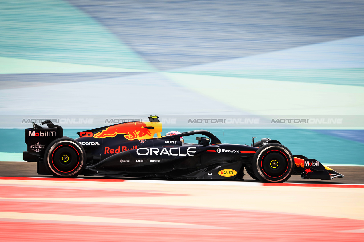 TEST BAHRAIN, Liam Lawson (NZL) Red Bull Racing RB21.

26.02.2025. Formula 1 Testing, Sakhir, Bahrain, Day One.

- www.xpbimages.com, EMail: requests@xpbimages.com © Copyright: Bearne / XPB Images