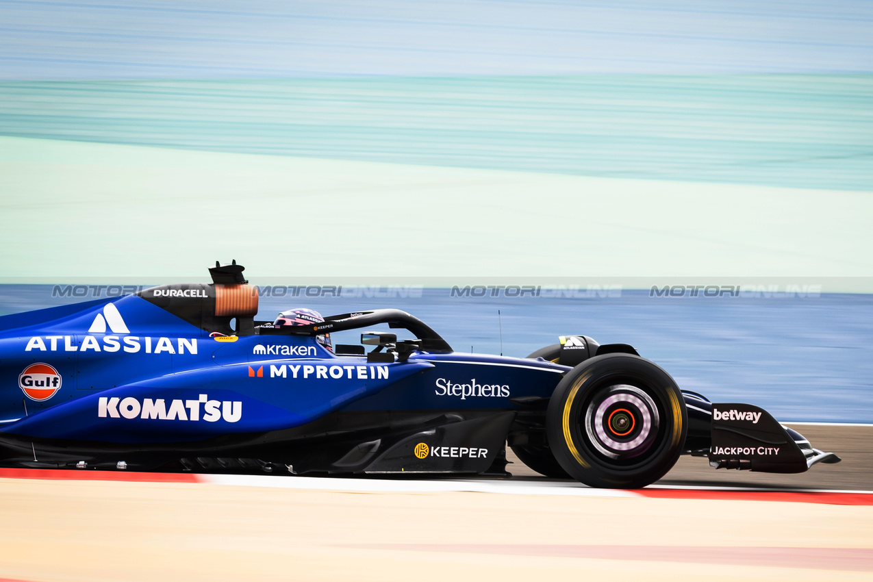 TEST BAHRAIN, Alexander Albon (THA) Atlassian Williams Racing FW47.

26.02.2025. Formula 1 Testing, Sakhir, Bahrain, Day One.

- www.xpbimages.com, EMail: requests@xpbimages.com © Copyright: Bearne / XPB Images