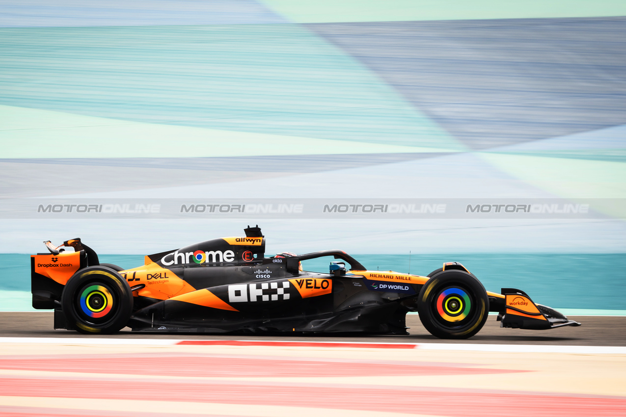 TEST BAHRAIN, Oscar Piastri (AUS) McLaren MCL39.

26.02.2025. Formula 1 Testing, Sakhir, Bahrain, Day One.

- www.xpbimages.com, EMail: requests@xpbimages.com © Copyright: Bearne / XPB Images