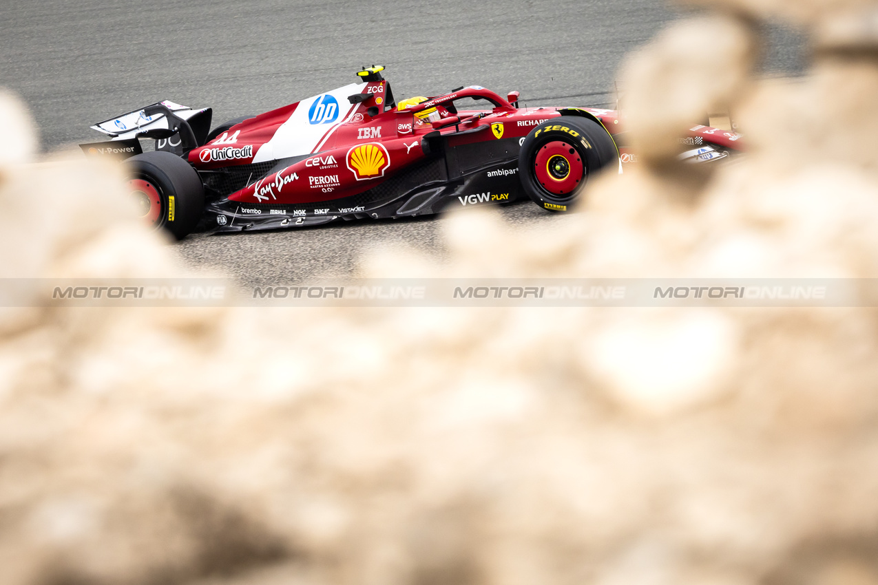 TEST BAHRAIN, Lewis Hamilton (GBR) Ferrari SF-25.

26.02.2025. Formula 1 Testing, Sakhir, Bahrain, Day One.

- www.xpbimages.com, EMail: requests@xpbimages.com © Copyright: Bearne / XPB Images