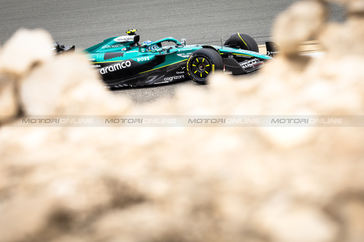 TEST BAHRAIN, Fernando Alonso (ESP) Aston Martin F1 Team AMR25.

26.02.2025. Formula 1 Testing, Sakhir, Bahrain, Day One.

- www.xpbimages.com, EMail: requests@xpbimages.com © Copyright: Bearne / XPB Images