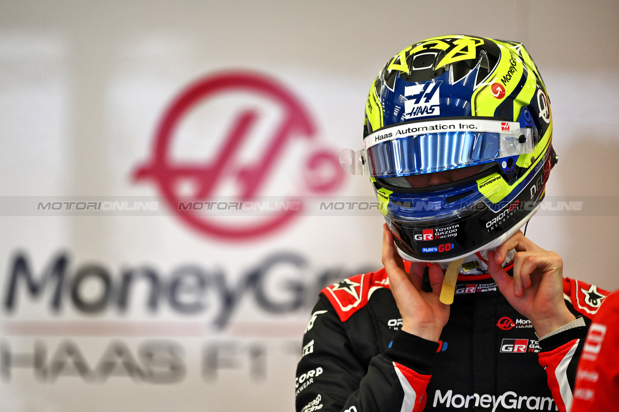 TEST BAHRAIN, Oliver Bearman (GBR) Haas F1 Team.

26.02.2025. Formula 1 Testing, Sakhir, Bahrain, Day One.

- www.xpbimages.com, EMail: requests@xpbimages.com © Copyright: Price / XPB Images