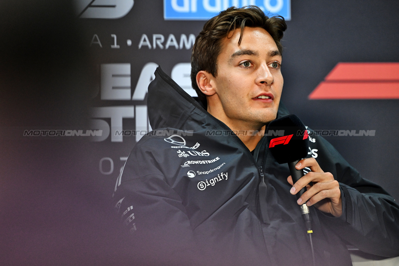 TEST BAHRAIN, George Russell (GBR) Mercedes AMG F1 in the FIA Press Conference.



26.02.2025. Formula 1 Testing, Sakhir, Bahrain, Day One.

- www.xpbimages.com, EMail: requests@xpbimages.com © Copyright: Price / XPB Images