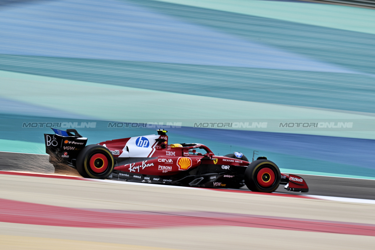 TEST BAHRAIN, Lewis Hamilton (GBR) Ferrari SF-25 sends sparks flying.

26.02.2025. Formula 1 Testing, Sakhir, Bahrain, Day One.

- www.xpbimages.com, EMail: requests@xpbimages.com © Copyright: Price / XPB Images