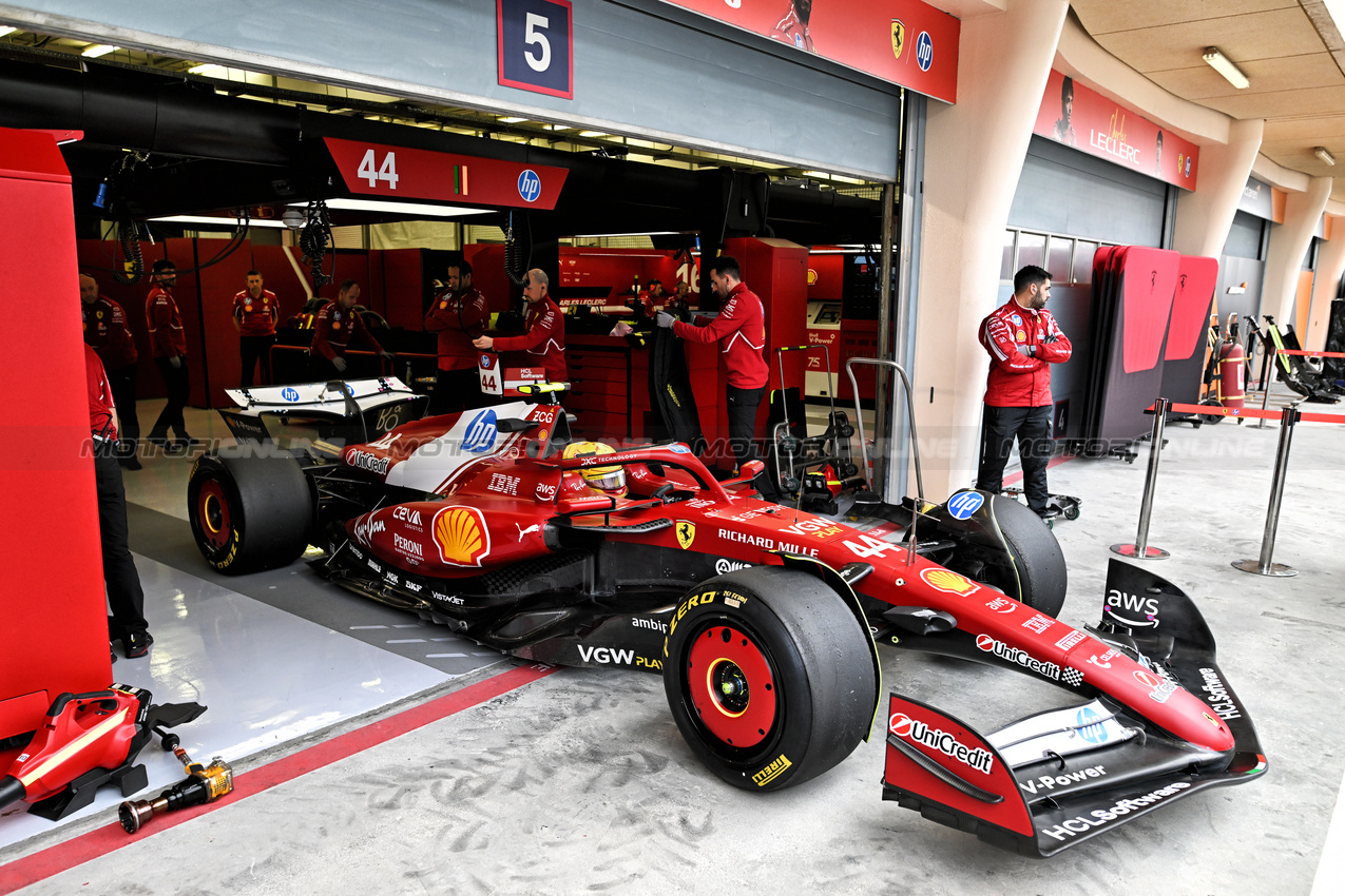 TEST BAHRAIN, Lewis Hamilton (GBR) Ferrari SF-25 leaves the pits.

26.02.2025. Formula 1 Testing, Sakhir, Bahrain, Day One.

- www.xpbimages.com, EMail: requests@xpbimages.com © Copyright: Price / XPB Images