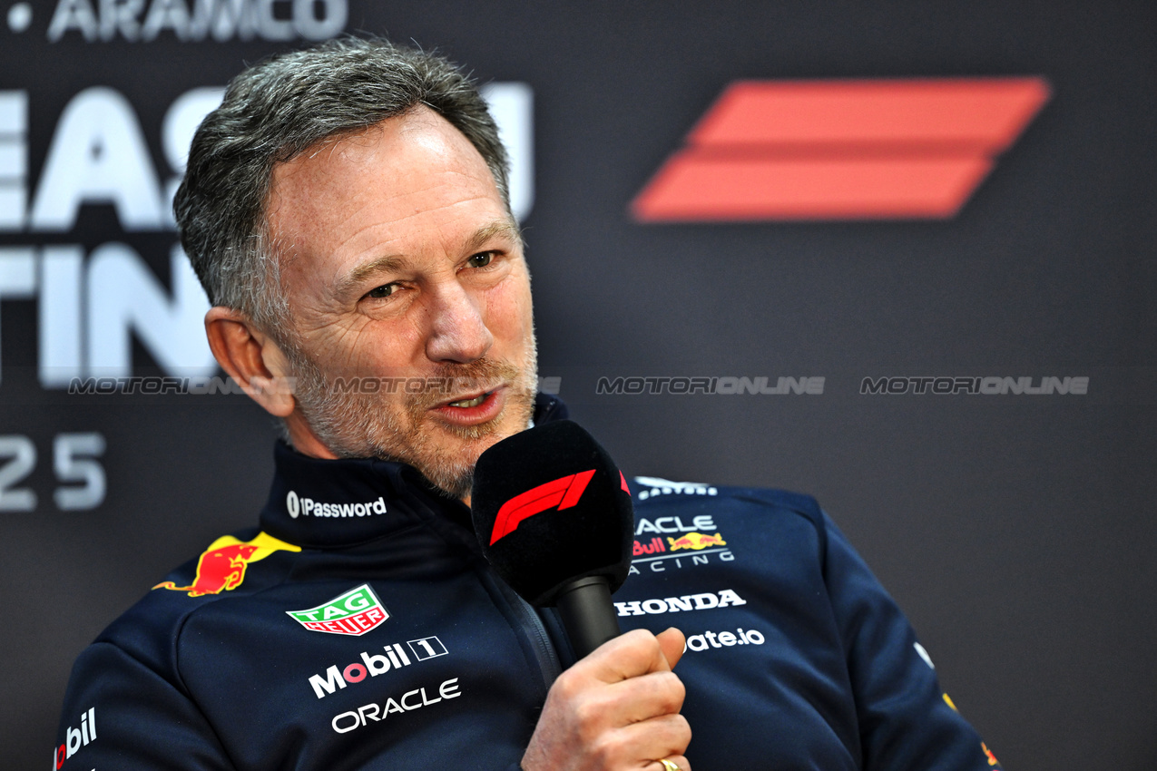TEST BAHRAIN, Christian Horner (GBR) Red Bull Racing Team Principal in the FIA Press Conference.

26.02.2025. Formula 1 Testing, Sakhir, Bahrain, Day One.

- www.xpbimages.com, EMail: requests@xpbimages.com © Copyright: Price / XPB Images