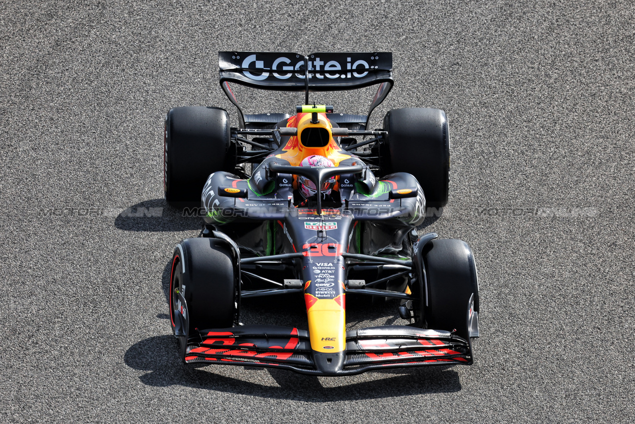TEST BAHRAIN, Liam Lawson (NZL) Red Bull Racing RB21.

26.02.2025. Formula 1 Testing, Sakhir, Bahrain, Day One.

- www.xpbimages.com, EMail: requests@xpbimages.com © Copyright: Bearne / XPB Images