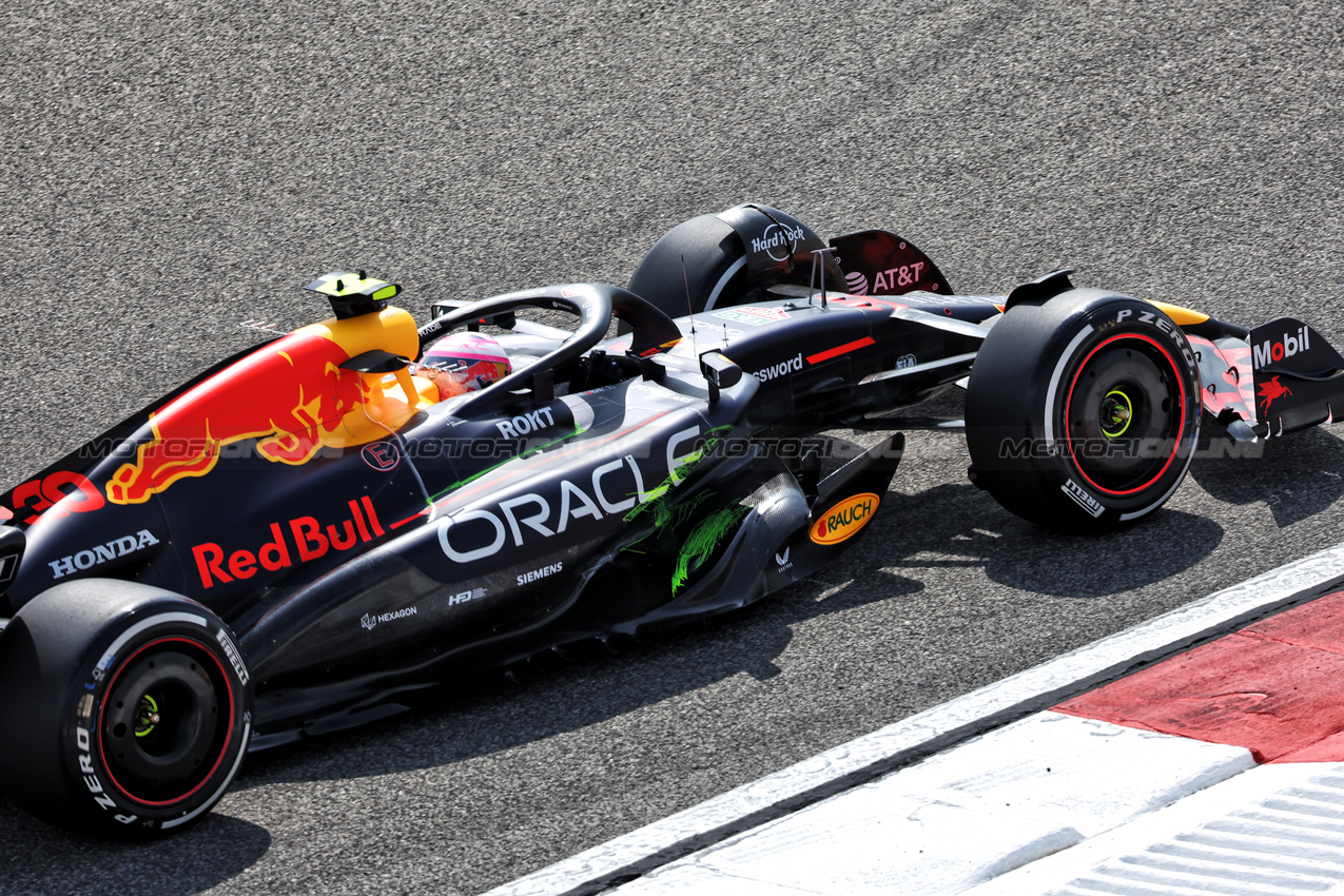 TEST BAHRAIN, Liam Lawson (NZL) Red Bull Racing RB21.

26.02.2025. Formula 1 Testing, Sakhir, Bahrain, Day One.

- www.xpbimages.com, EMail: requests@xpbimages.com © Copyright: Bearne / XPB Images