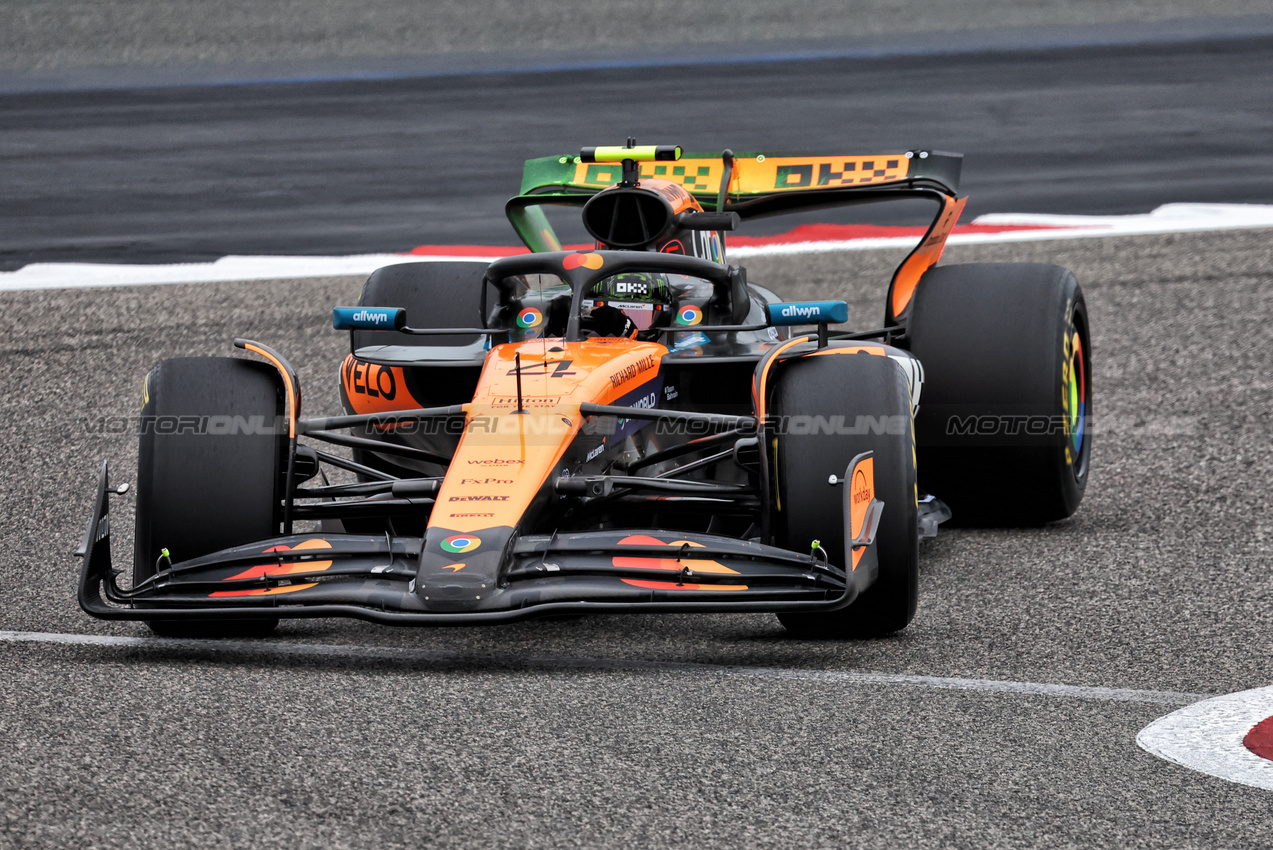 TEST BAHRAIN, Lando Norris (GBR) McLaren MCL39.

26.02.2025. Formula 1 Testing, Sakhir, Bahrain, Day One.

- www.xpbimages.com, EMail: requests@xpbimages.com © Copyright: Bearne / XPB Images