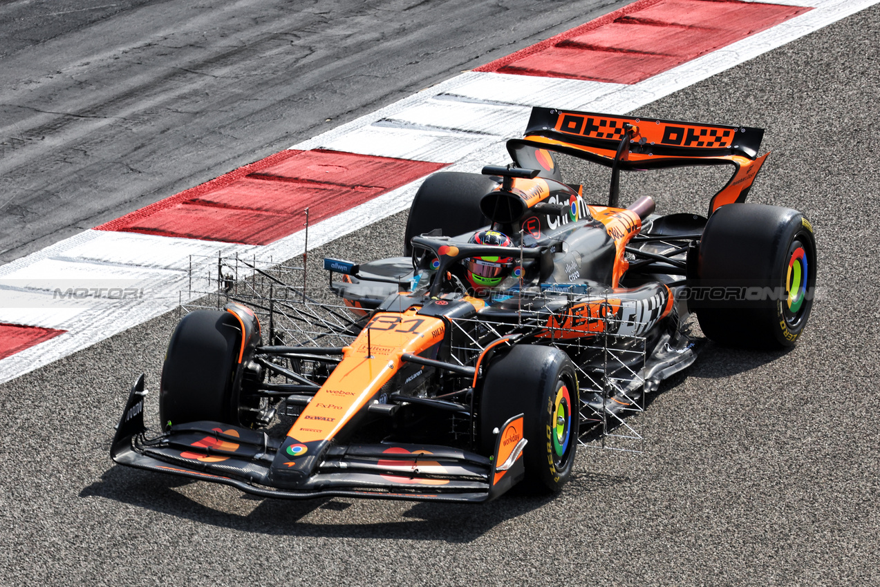 TEST BAHRAIN, Oscar Piastri (AUS) McLaren MCL39.

26.02.2025. Formula 1 Testing, Sakhir, Bahrain, Day One.

- www.xpbimages.com, EMail: requests@xpbimages.com © Copyright: Bearne / XPB Images