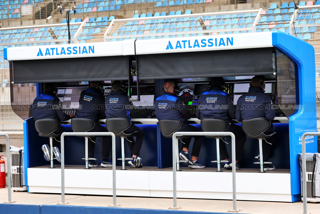 TEST BAHRAIN, Atlassian Williams Racing pit gantry.

26.02.2025. Formula 1 Testing, Sakhir, Bahrain, Day One.

- www.xpbimages.com, EMail: requests@xpbimages.com © Copyright: Batchelor / XPB Images