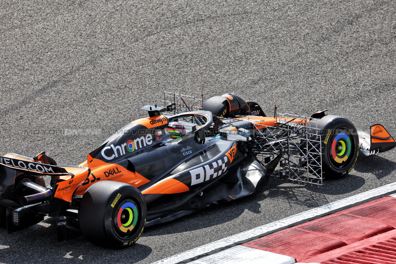 TEST BAHRAIN, Oscar Piastri (AUS) McLaren MCL39.

26.02.2025. Formula 1 Testing, Sakhir, Bahrain, Day One.

- www.xpbimages.com, EMail: requests@xpbimages.com © Copyright: Bearne / XPB Images