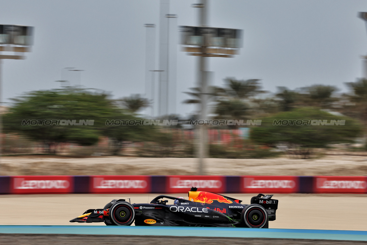 TEST BAHRAIN, Max Verstappen (NLD) Red Bull Racing RB21.

26.02.2025. Formula 1 Testing, Sakhir, Bahrain, Day One.

- www.xpbimages.com, EMail: requests@xpbimages.com © Copyright: Bearne / XPB Images