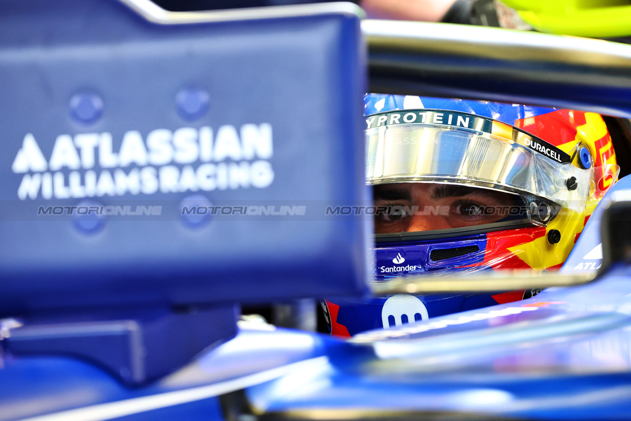TEST BAHRAIN, Carlos Sainz (ESP) Atlassian Williams Racing FW46.

26.02.2025. Formula 1 Testing, Sakhir, Bahrain, Day One.

- www.xpbimages.com, EMail: requests@xpbimages.com © Copyright: Batchelor / XPB Images