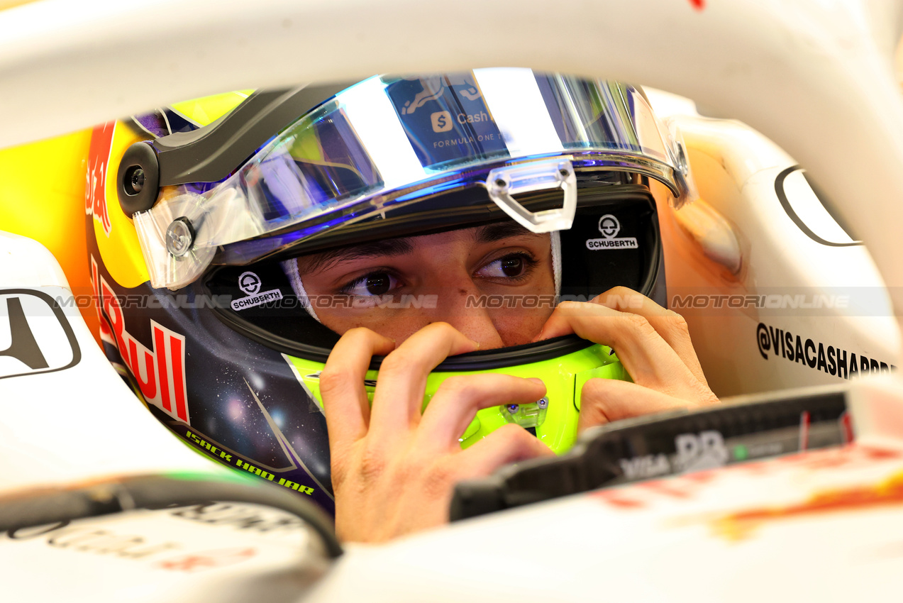 TEST BAHRAIN, Isack Hadjar (FRA) Racing Bulls VCARB 02.

26.02.2025. Formula 1 Testing, Sakhir, Bahrain, Day One.

- www.xpbimages.com, EMail: requests@xpbimages.com © Copyright: Batchelor / XPB Images