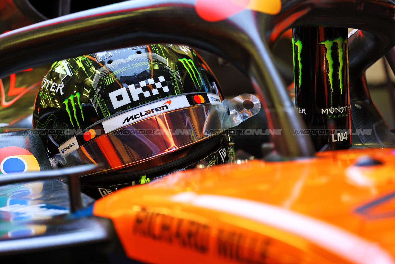 TEST BAHRAIN, Lando Norris (GBR) McLaren MCL39.

26.02.2025. Formula 1 Testing, Sakhir, Bahrain, Day One.

- www.xpbimages.com, EMail: requests@xpbimages.com © Copyright: Batchelor / XPB Images