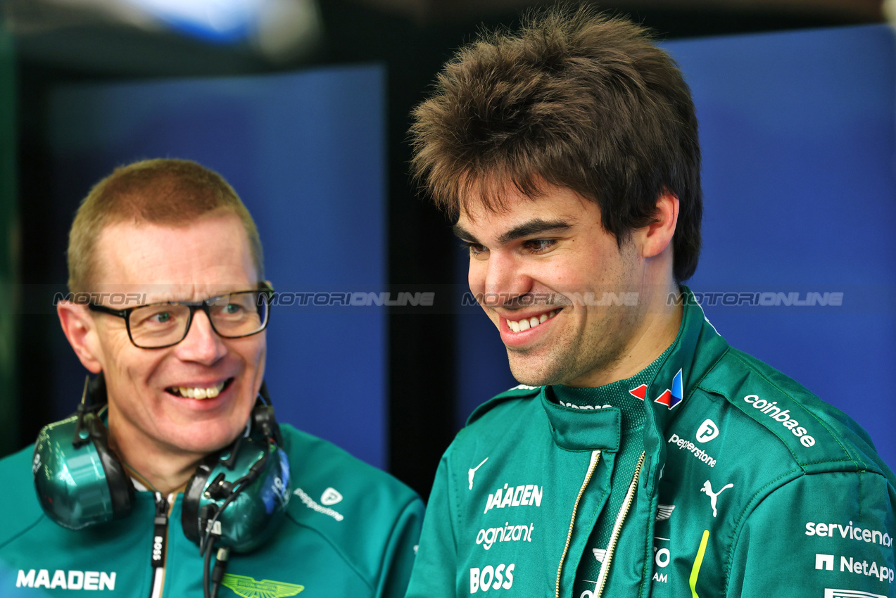 TEST BAHRAIN, Lance Stroll (CDN) Aston Martin F1 Team with Andy Cowell (GBR) Aston Martin F1 Team Group CEO e Team Principal.

26.02.2025. Formula 1 Testing, Sakhir, Bahrain, Day One.

- www.xpbimages.com, EMail: requests@xpbimages.com © Copyright: Batchelor / XPB Images