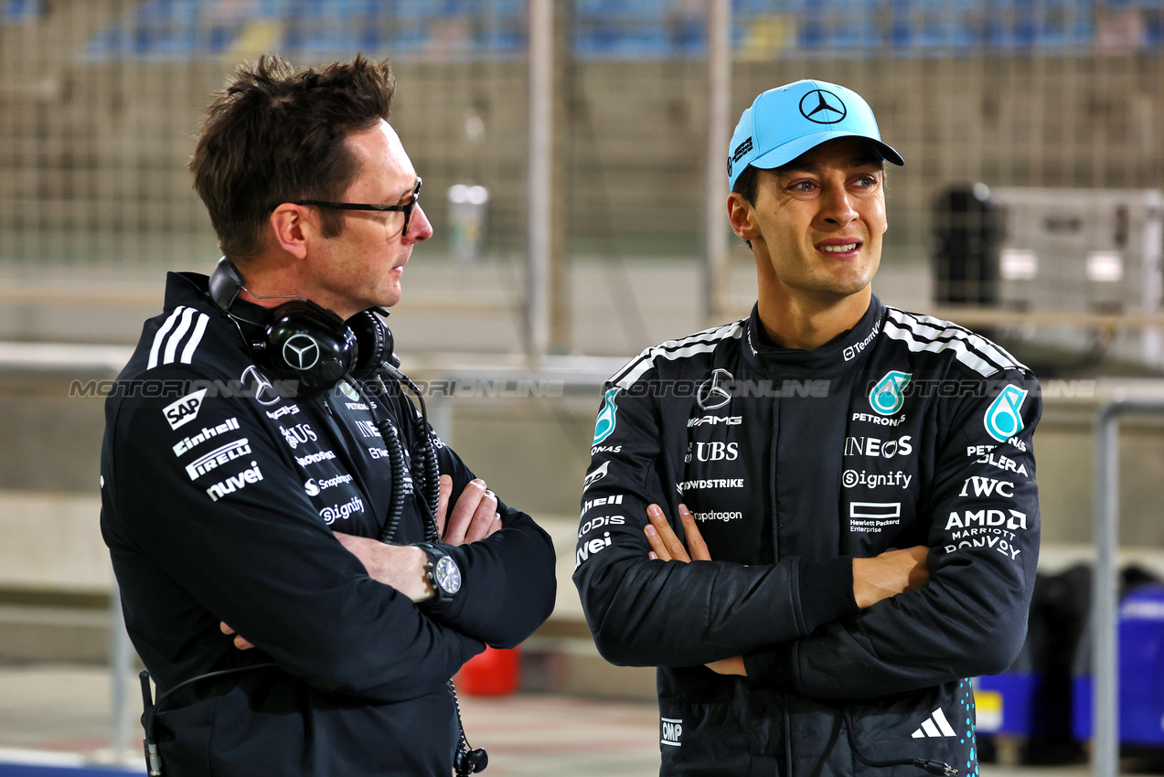 TEST BAHRAIN, (L to R): Andrew Shovlin (GBR) Mercedes AMG F1 Trackside Engineering Director with George Russell (GBR) Mercedes AMG F1.

26.02.2025. Formula 1 Testing, Sakhir, Bahrain, Day One.

- www.xpbimages.com, EMail: requests@xpbimages.com © Copyright: Batchelor / XPB Images