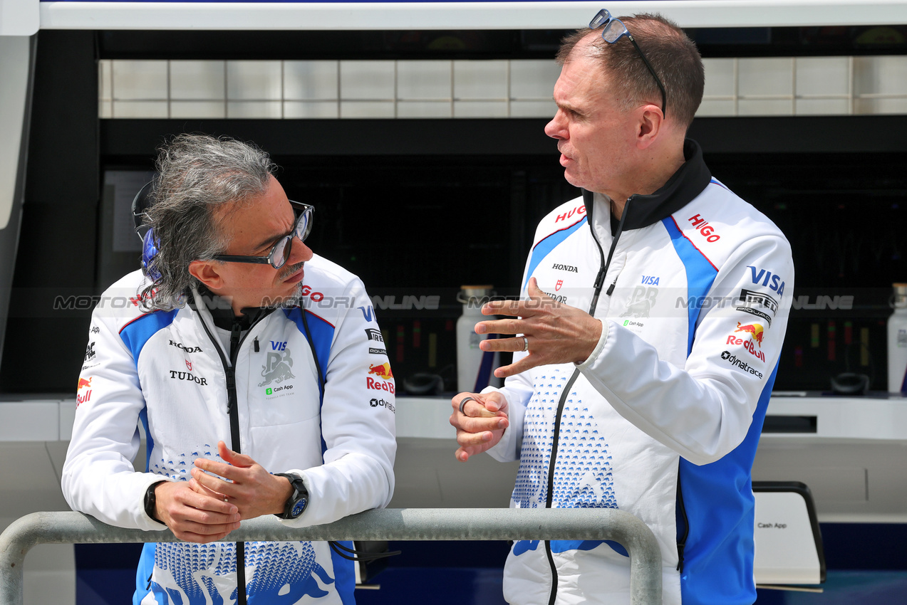 TEST BAHRAIN, (L to R): Laurent Mekies (FRA) Racing Bulls Technical Director with Alan Permane (GBR) Racing Bulls Sporting Director.

26.02.2025. Formula 1 Testing, Sakhir, Bahrain, Day One.

 - www.xpbimages.com, EMail: requests@xpbimages.com © Copyright: Coates / XPB Images