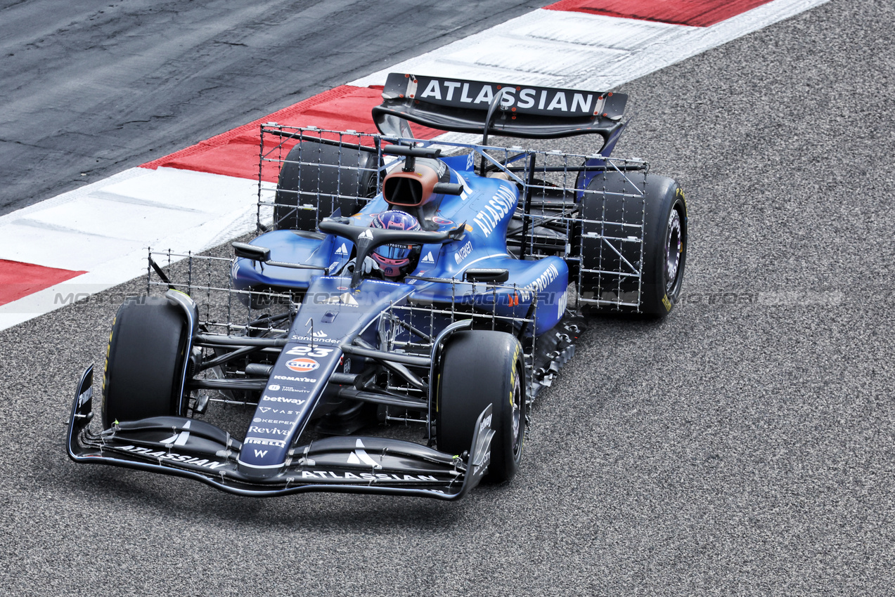 TEST BAHRAIN, Alexander Albon (THA) Atlassian Williams Racing FW47.

26.02.2025. Formula 1 Testing, Sakhir, Bahrain, Day One.

- www.xpbimages.com, EMail: requests@xpbimages.com © Copyright: Bearne / XPB Images