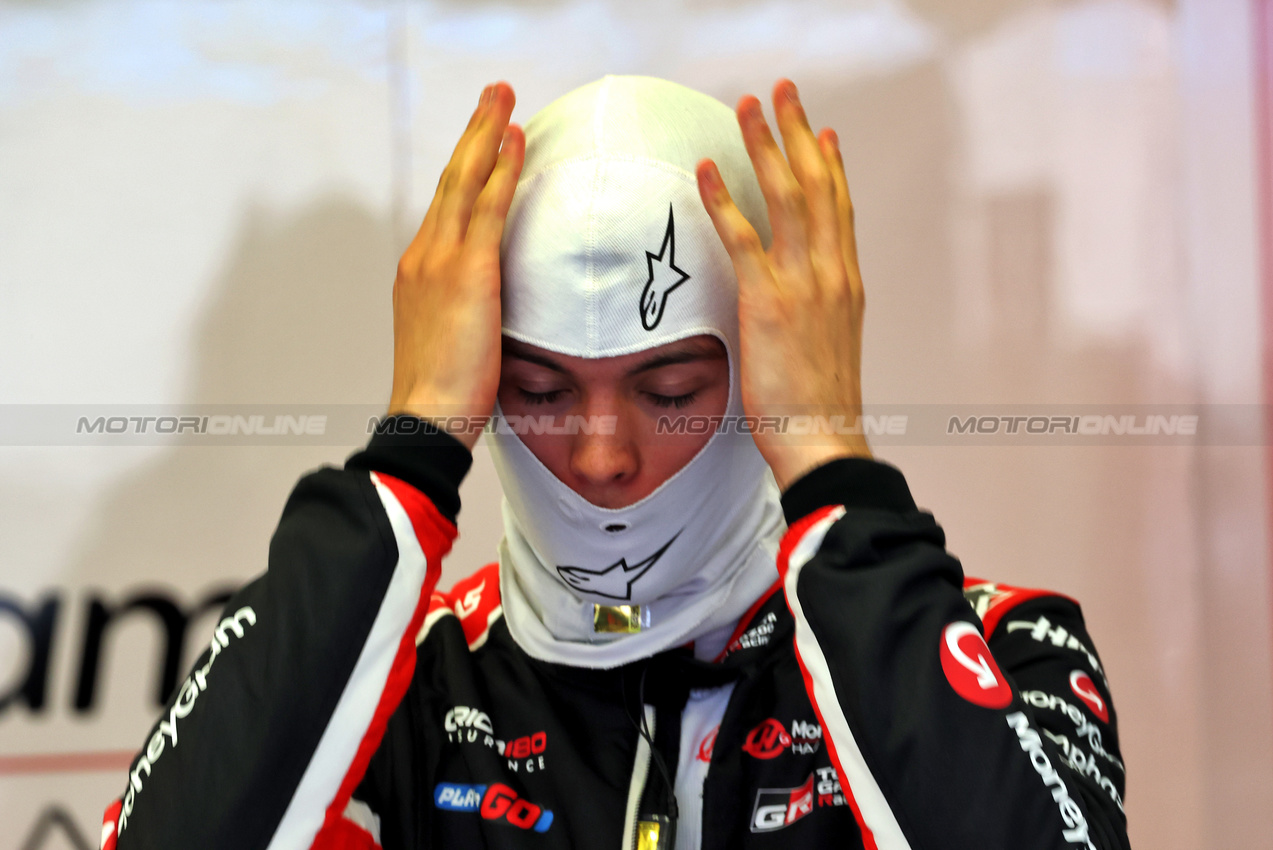 TEST BAHRAIN, Oliver Bearman (GBR) Haas F1 Team.

26.02.2025. Formula 1 Testing, Sakhir, Bahrain, Day One.

 - www.xpbimages.com, EMail: requests@xpbimages.com © Copyright: Coates / XPB Images
