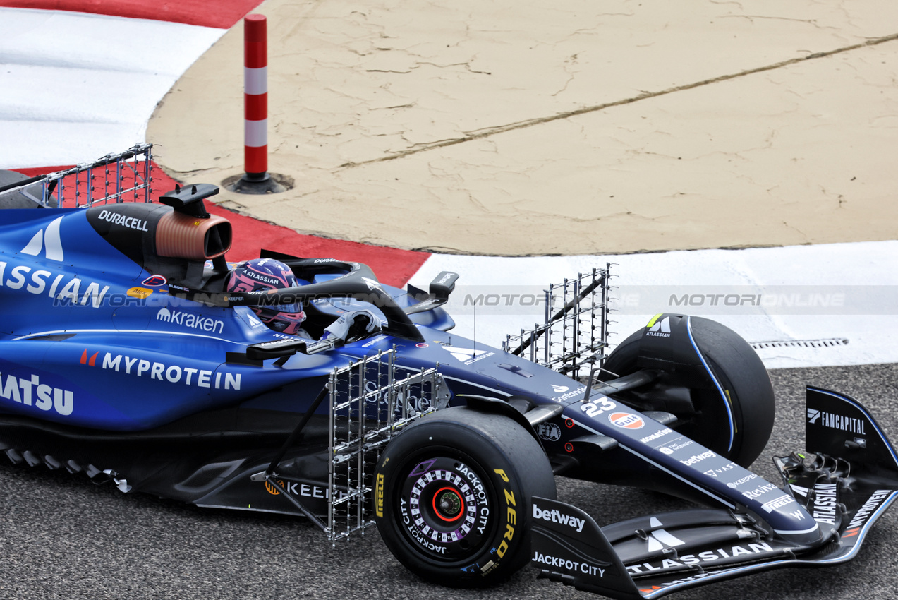 TEST BAHRAIN, Alexander Albon (THA) Atlassian Williams Racing FW47.

26.02.2025. Formula 1 Testing, Sakhir, Bahrain, Day One.

- www.xpbimages.com, EMail: requests@xpbimages.com © Copyright: Bearne / XPB Images