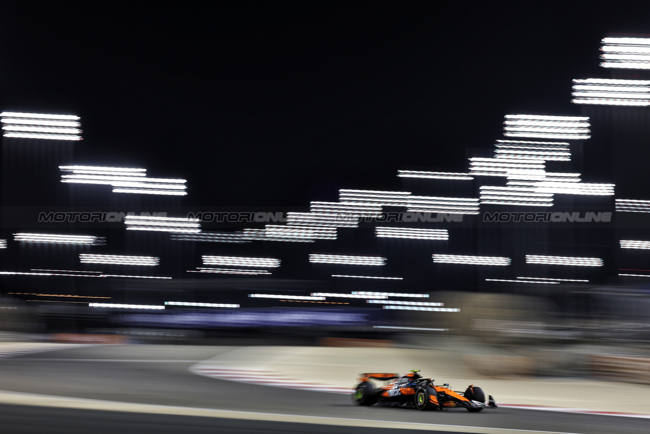 TEST BAHRAIN, Lando Norris (GBR) McLaren MCL39.

26.02.2025. Formula 1 Testing, Sakhir, Bahrain, Day One.

- www.xpbimages.com, EMail: requests@xpbimages.com © Copyright: Bearne / XPB Images