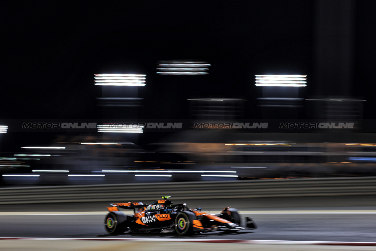 TEST BAHRAIN, Lando Norris (GBR) McLaren MCL39.

26.02.2025. Formula 1 Testing, Sakhir, Bahrain, Day One.

- www.xpbimages.com, EMail: requests@xpbimages.com © Copyright: Bearne / XPB Images
