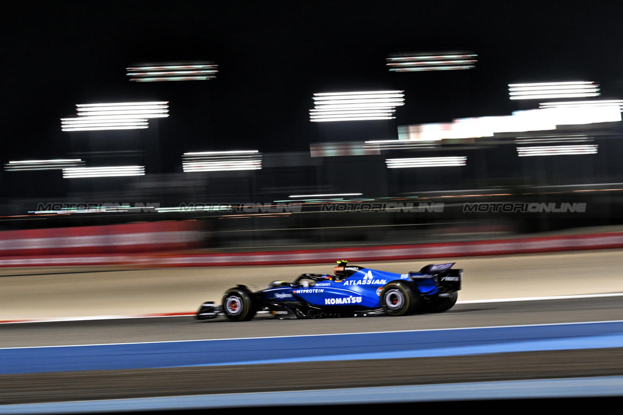 TEST BAHRAIN, Carlos Sainz (ESP) Atlassian Williams Racing FW46.

26.02.2025. Formula 1 Testing, Sakhir, Bahrain, Day One.

- www.xpbimages.com, EMail: requests@xpbimages.com © Copyright: Price / XPB Images