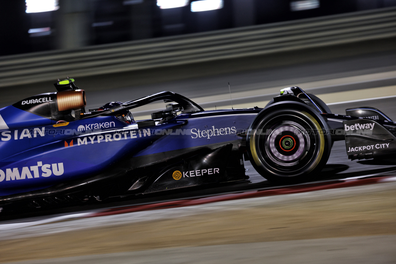 TEST BAHRAIN, Carlos Sainz (ESP) Atlassian Williams Racing FW46.

26.02.2025. Formula 1 Testing, Sakhir, Bahrain, Day One.

- www.xpbimages.com, EMail: requests@xpbimages.com © Copyright: Bearne / XPB Images