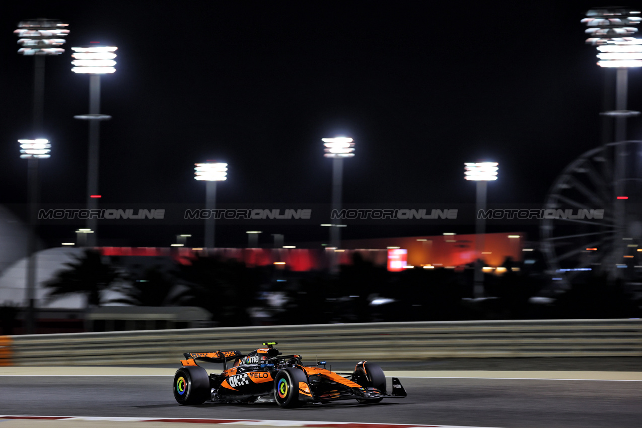 TEST BAHRAIN, Lando Norris (GBR) McLaren MCL39.

26.02.2025. Formula 1 Testing, Sakhir, Bahrain, Day One.

- www.xpbimages.com, EMail: requests@xpbimages.com © Copyright: Bearne / XPB Images