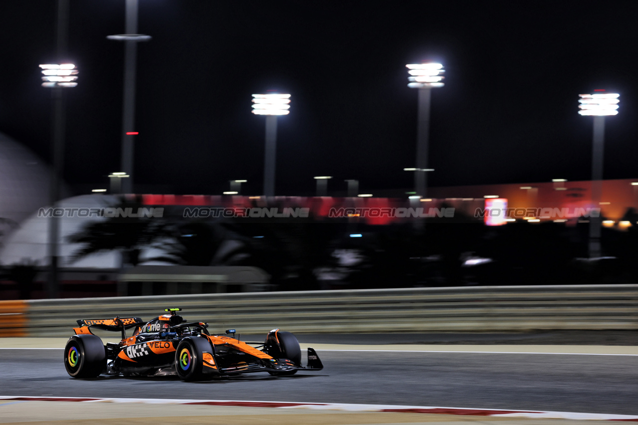 TEST BAHRAIN, Lando Norris (GBR) McLaren MCL39.

26.02.2025. Formula 1 Testing, Sakhir, Bahrain, Day One.

- www.xpbimages.com, EMail: requests@xpbimages.com © Copyright: Bearne / XPB Images