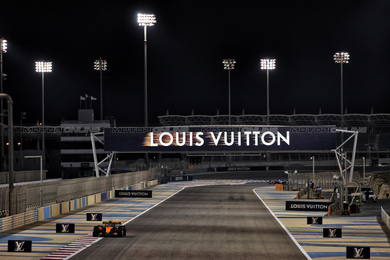TEST BAHRAIN, Lando Norris (GBR) McLaren MCL39.

26.02.2025. Formula 1 Testing, Sakhir, Bahrain, Day One.

- www.xpbimages.com, EMail: requests@xpbimages.com © Copyright: Bearne / XPB Images