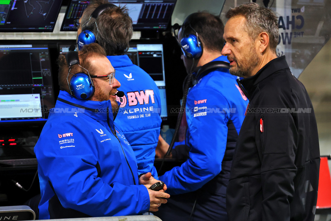 TEST BAHRAIN, (L to R): Dave Greenwood (GBR) Alpine F1 Team Racing Director with Steve Nielsen (GBR) F1 Consultant.

26.02.2025. Formula 1 Testing, Sakhir, Bahrain, Day One.

- www.xpbimages.com, EMail: requests@xpbimages.com © Copyright: Batchelor / XPB Images