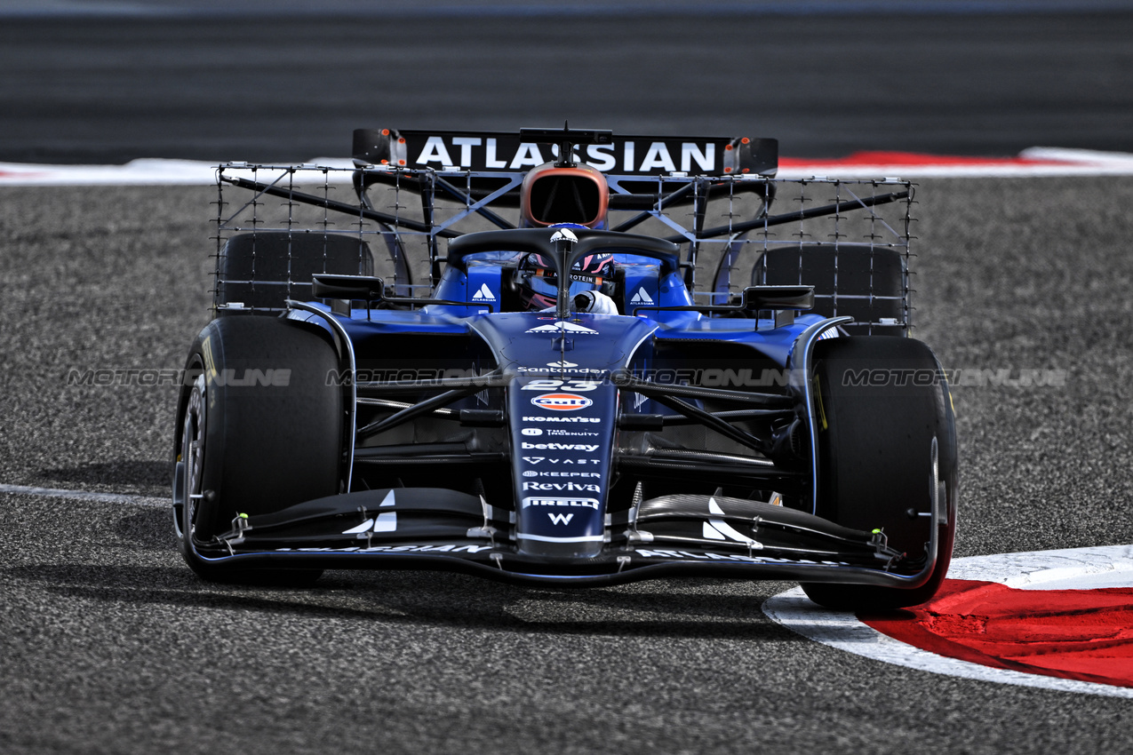 TEST BAHRAIN, Alexander Albon (THA) Atlassian Williams Racing FW47.

26.02.2025. Formula 1 Testing, Sakhir, Bahrain, Day One.

- www.xpbimages.com, EMail: requests@xpbimages.com © Copyright: Price / XPB Images