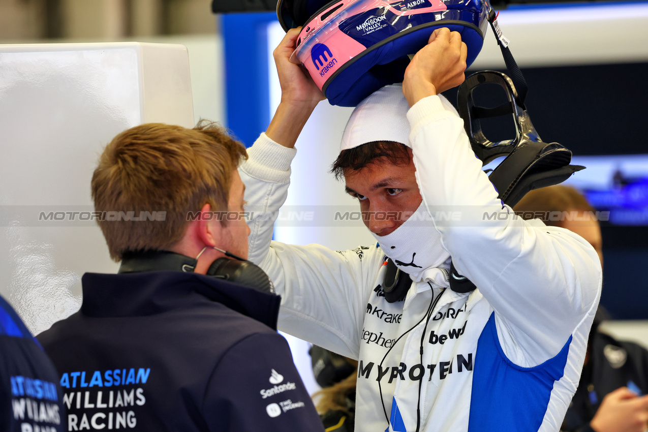 TEST BAHRAIN, Alexander Albon (THA) Atlassian Williams Racing FW47.

26.02.2025. Formula 1 Testing, Sakhir, Bahrain, Day One.

- www.xpbimages.com, EMail: requests@xpbimages.com © Copyright: Charniaux / XPB Images