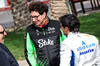 TEST BAHRAIN, Mattia Binotto (ITA) Sauber Motorsport Chief Operating e Chief Technical Officer with Carlos Sainz (ESP) Atlassian Williams Racing.

26.02.2025. Formula 1 Testing, Sakhir, Bahrain, Day One.

- www.xpbimages.com, EMail: requests@xpbimages.com © Copyright: Bearne / XPB Images