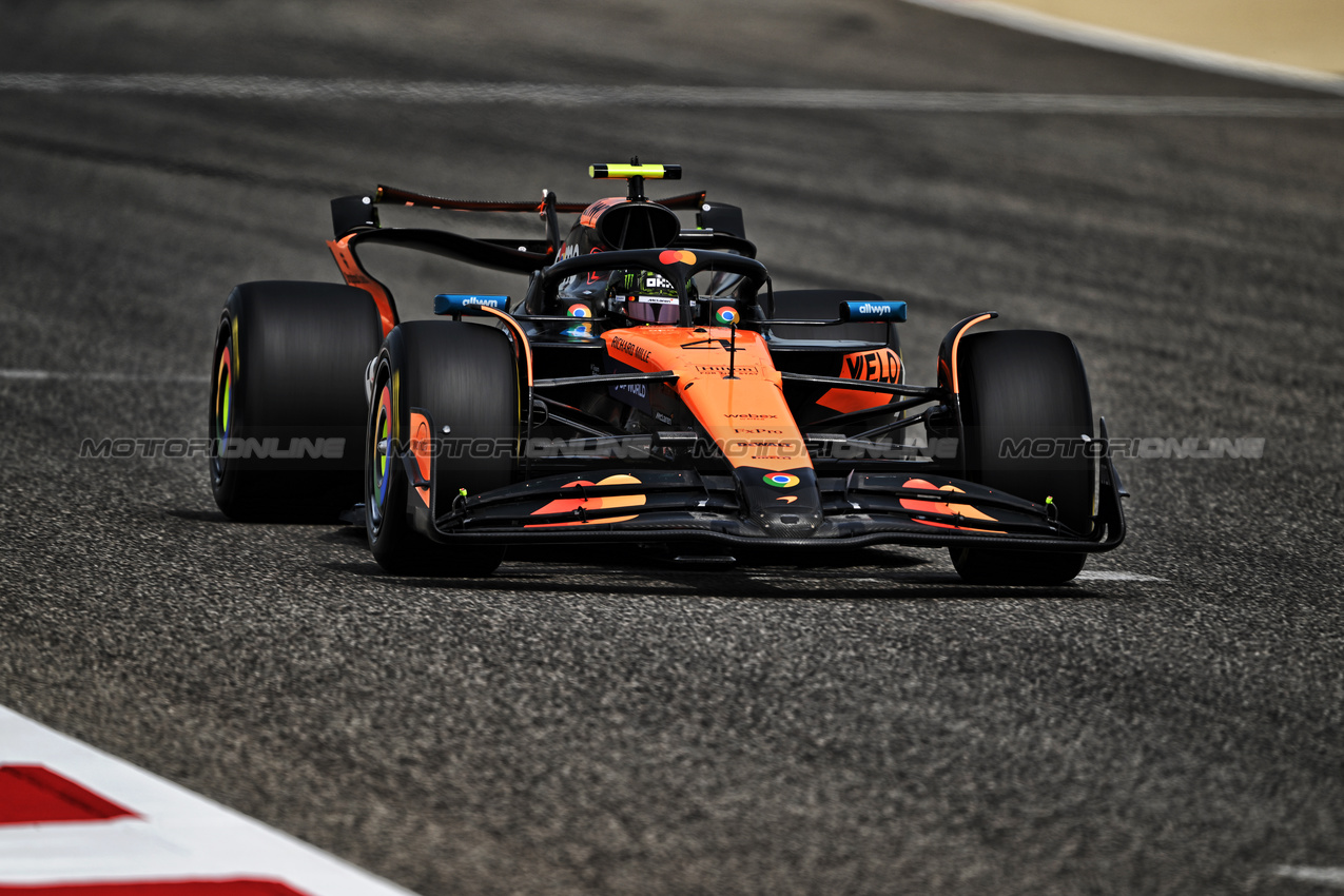 TEST BAHRAIN, Lando Norris (GBR) McLaren MCL39.

28.02.2025. Formula 1 Testing, Sakhir, Bahrain, Day Three.

- www.xpbimages.com, EMail: requests@xpbimages.com © Copyright: Price / XPB Images