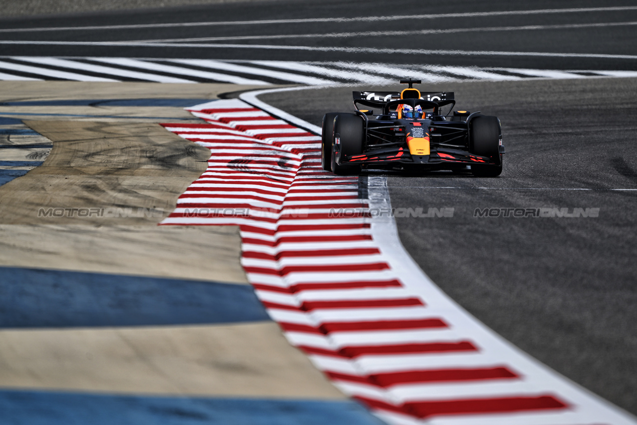 TEST BAHRAIN, Max Verstappen (NLD) Red Bull Racing RB21.

28.02.2025. Formula 1 Testing, Sakhir, Bahrain, Day Three.

- www.xpbimages.com, EMail: requests@xpbimages.com © Copyright: Price / XPB Images
