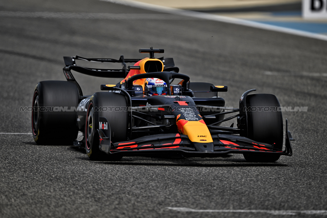 TEST BAHRAIN, Max Verstappen (NLD) Red Bull Racing RB21.

28.02.2025. Formula 1 Testing, Sakhir, Bahrain, Day Three.

- www.xpbimages.com, EMail: requests@xpbimages.com © Copyright: Price / XPB Images