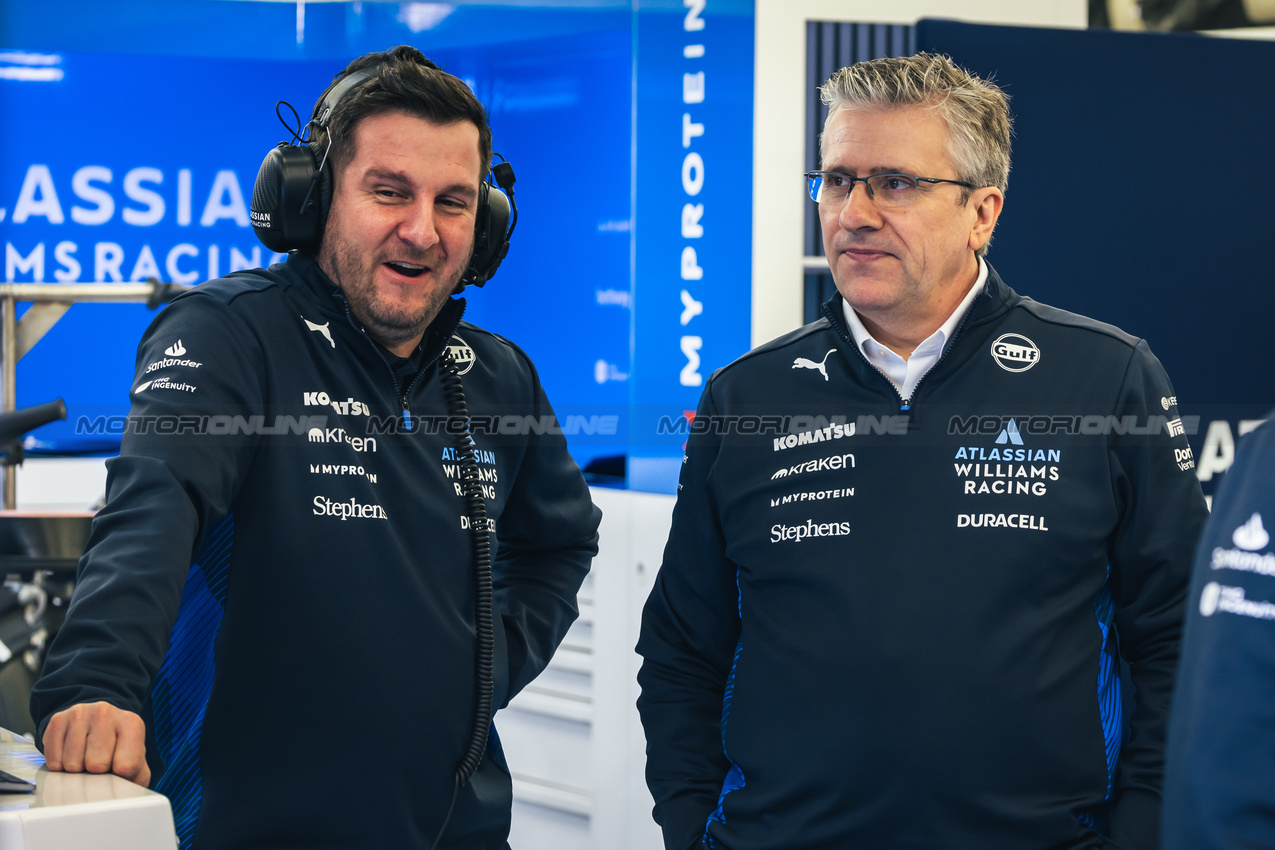 TEST BAHRAIN, (L to R): Ben Howard (GBR) Atlassian Williams Racing Chief Mechanic with Pat Fry (GBR) Atlassian Williams Racing Chief Technical Officer.

28.02.2025. Formula 1 Testing, Sakhir, Bahrain, Day Three.

- www.xpbimages.com, EMail: requests@xpbimages.com © Copyright: Bearne / XPB Images
