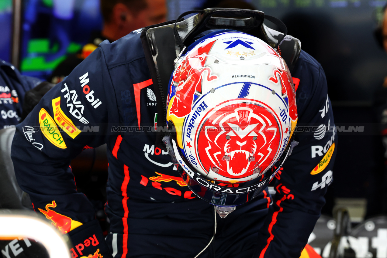 TEST BAHRAIN, Max Verstappen (NLD) Red Bull Racing RB21.

28.02.2025. Formula 1 Testing, Sakhir, Bahrain, Day Three.

- www.xpbimages.com, EMail: requests@xpbimages.com © Copyright: Charniaux / XPB Images