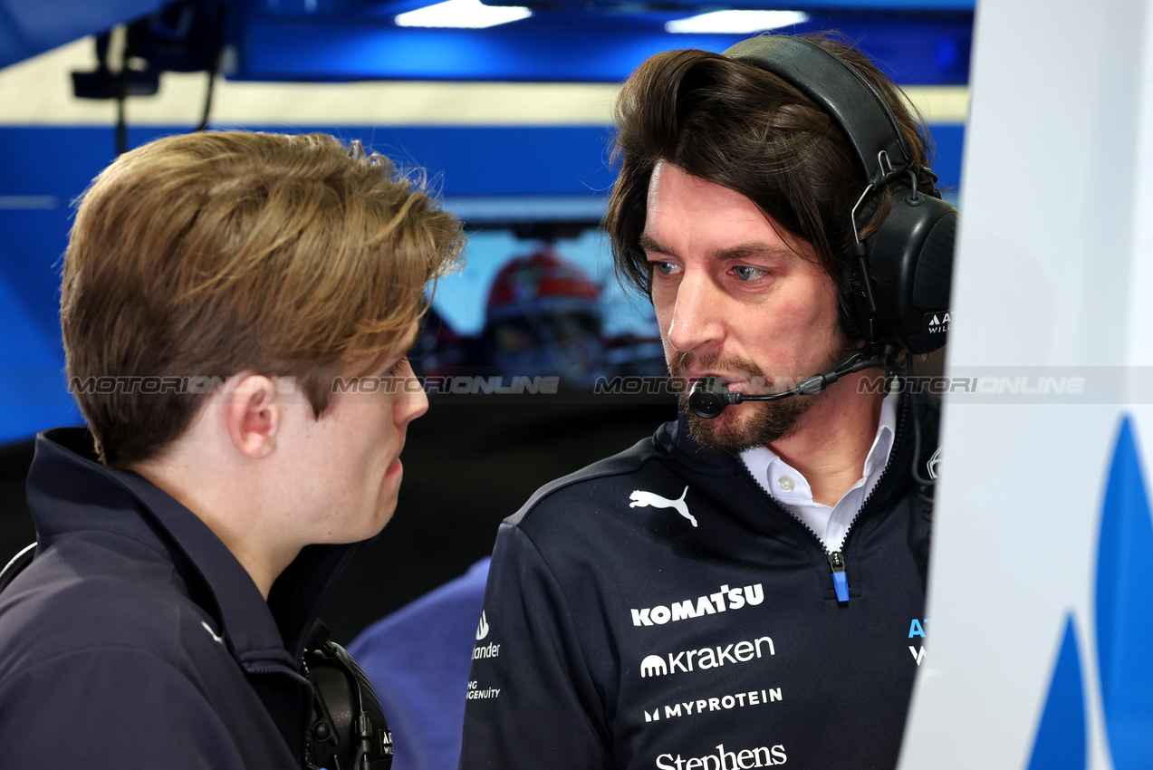 TEST BAHRAIN, (L to R): Luke Browning (GBR) Atlassian Williams Racing Academy Driver e Russell Paddon (GBR) Atlassian Williams Racing.

28.02.2025. Formula 1 Testing, Sakhir, Bahrain, Day Three.

- www.xpbimages.com, EMail: requests@xpbimages.com © Copyright: Bearne / XPB Images