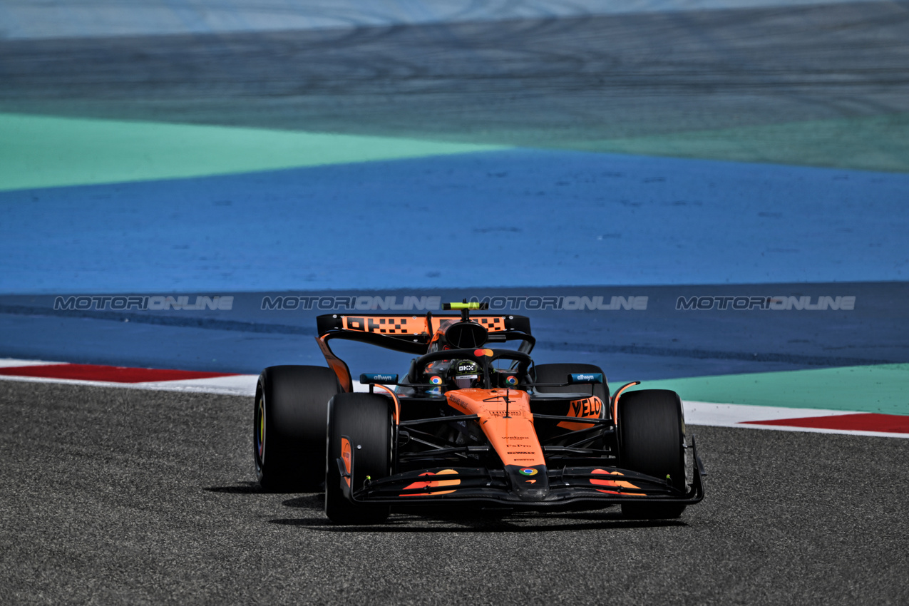 TEST BAHRAIN, Lando Norris (GBR) McLaren MCL39.

28.02.2025. Formula 1 Testing, Sakhir, Bahrain, Day Three.

- www.xpbimages.com, EMail: requests@xpbimages.com © Copyright: Price / XPB Images