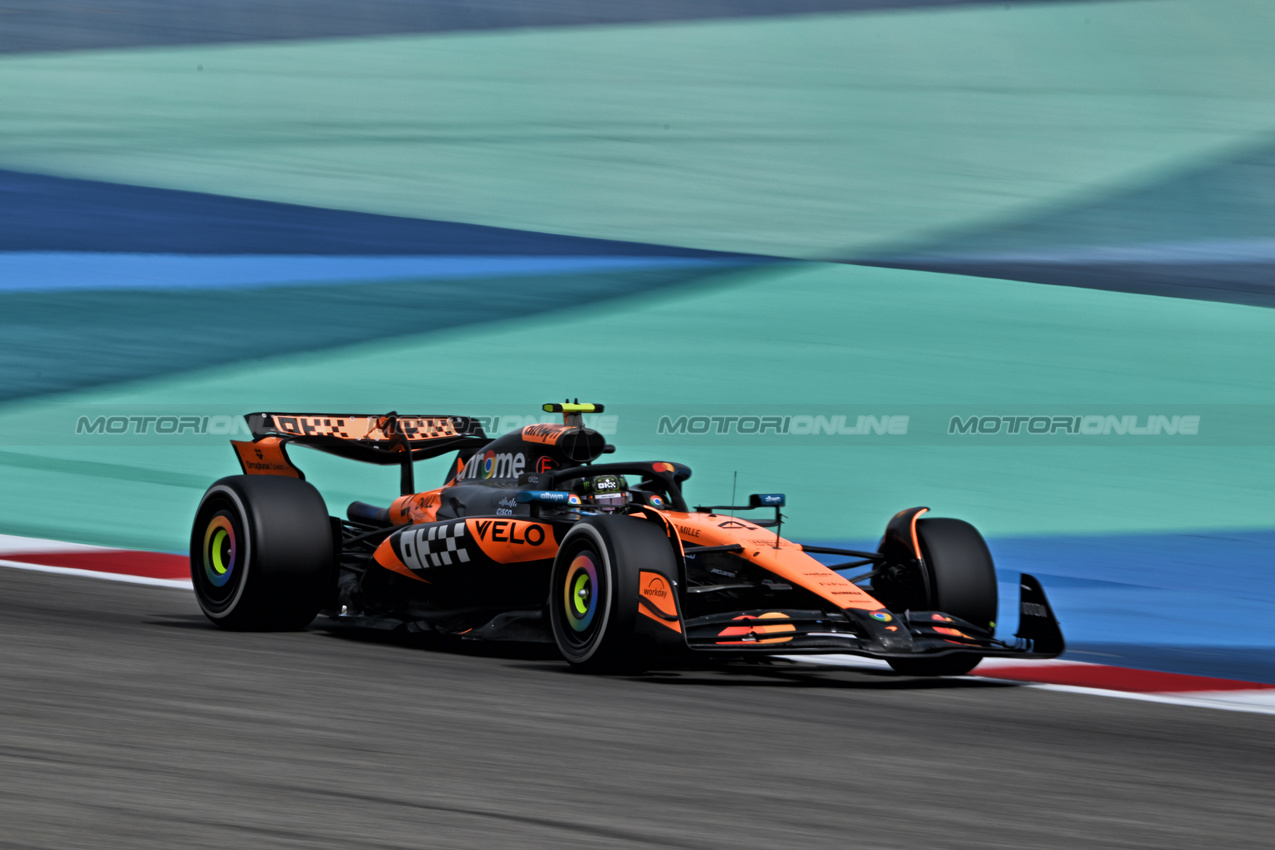 TEST BAHRAIN, Lando Norris (GBR) McLaren MCL39.

28.02.2025. Formula 1 Testing, Sakhir, Bahrain, Day Three.

- www.xpbimages.com, EMail: requests@xpbimages.com © Copyright: Price / XPB Images