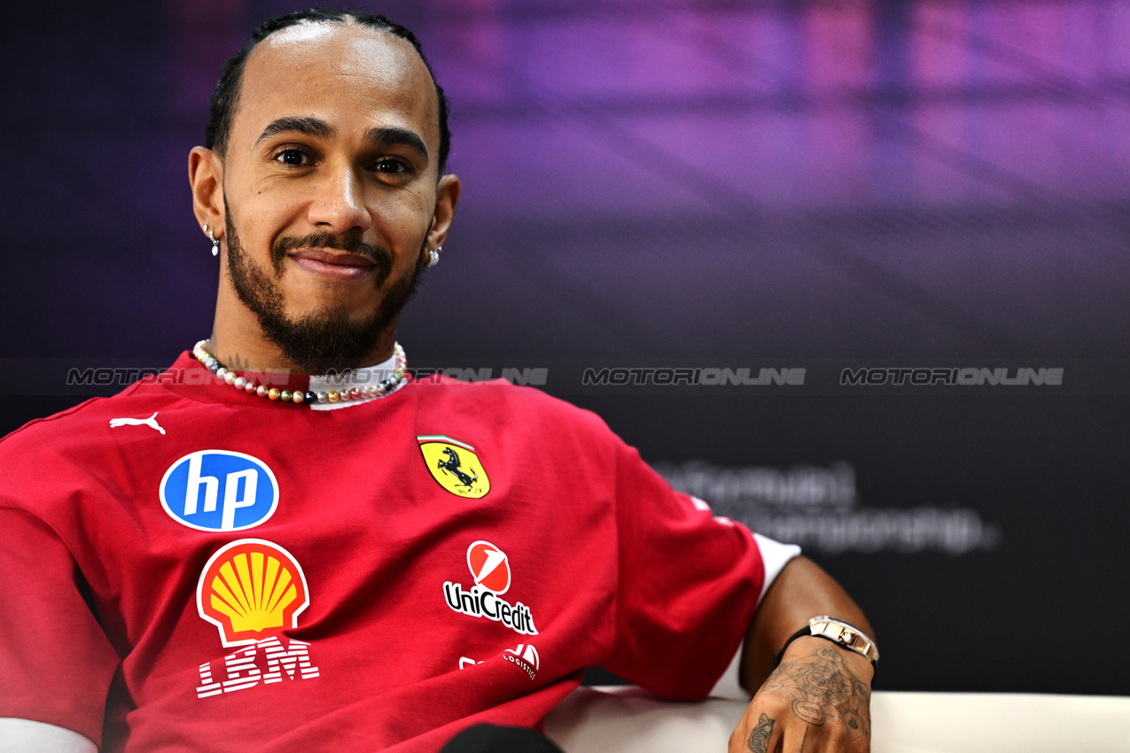 TEST BAHRAIN, Lewis Hamilton (GBR) Ferrari in the FIA Press Conference.

28.02.2025. Formula 1 Testing, Sakhir, Bahrain, Day Three.

- www.xpbimages.com, EMail: requests@xpbimages.com © Copyright: Price / XPB Images