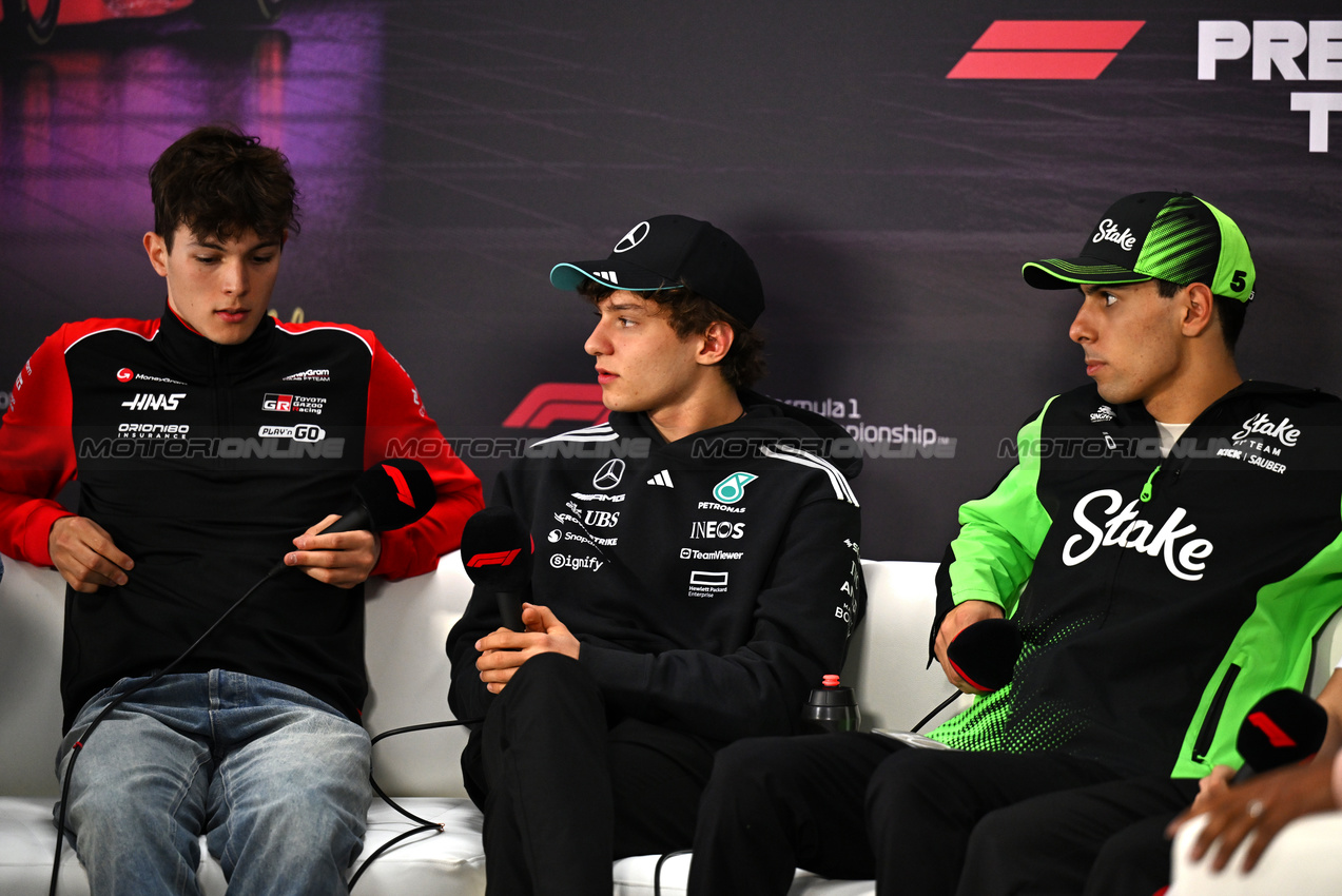 TEST BAHRAIN, (L to R): Oliver Bearman (GBR) Haas F1 Team with Andrea Kimi Antonelli (ITA) Mercedes AMG F1 e Gabriel Bortoleto (BRA) Sauber in the FIA Press Conference.

28.02.2025. Formula 1 Testing, Sakhir, Bahrain, Day Three.

- www.xpbimages.com, EMail: requests@xpbimages.com © Copyright: Price / XPB Images