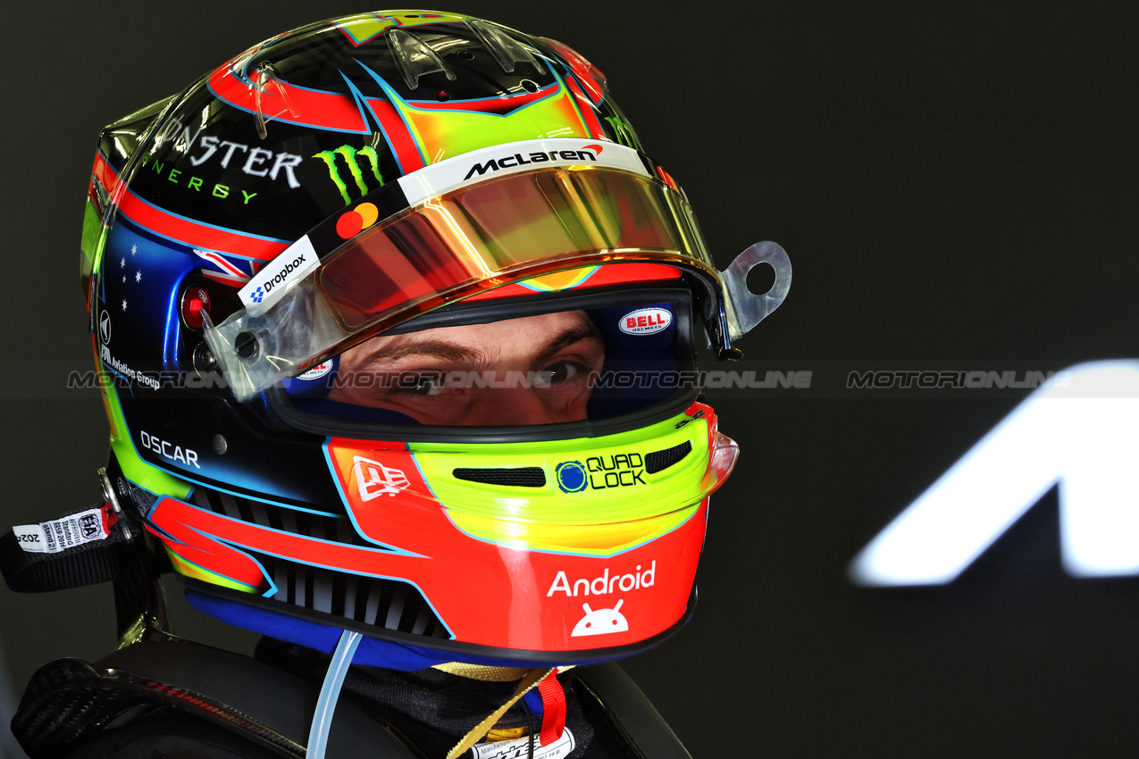 TEST BAHRAIN, Oscar Piastri (AUS) McLaren.

28.02.2025. Formula 1 Testing, Sakhir, Bahrain, Day Three.

- www.xpbimages.com, EMail: requests@xpbimages.com © Copyright: Charniaux / XPB Images