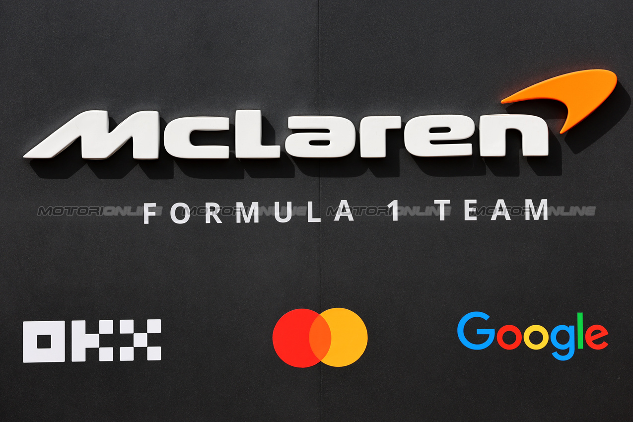 TEST BAHRAIN, McLaren logo.

28.02.2025. Formula 1 Testing, Sakhir, Bahrain, Day Three.

- www.xpbimages.com, EMail: requests@xpbimages.com © Copyright: Batchelor / XPB Images